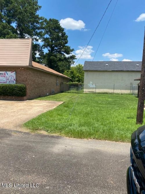 514 E Fortification St, Jackson, MS, 39202 | Card Image