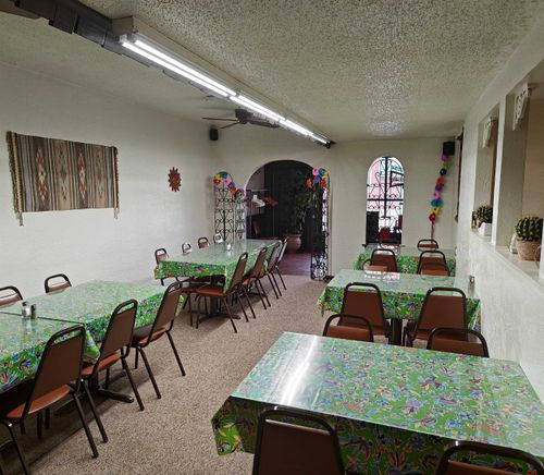 121 W 5th St, Newton, KS, 67114-2113 | Card Image