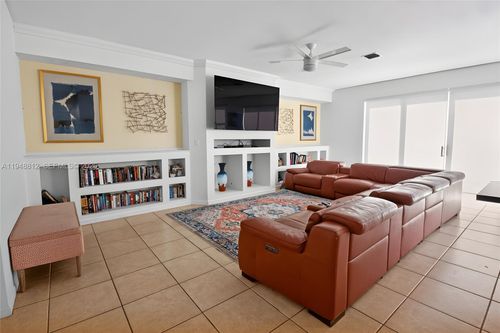 15826 Nw 11th St, Pembroke Pines, FL, 33028-1601 | Card Image