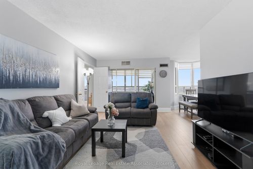 1808-100 County Court Blvd, Brampton, ON, L6W3X1 | Card Image