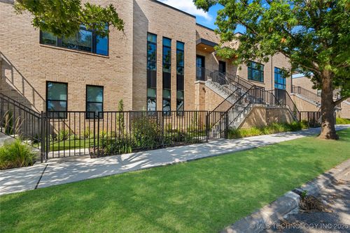 1049 E 8th St, Tulsa, OK, 74120-4403 | Card Image