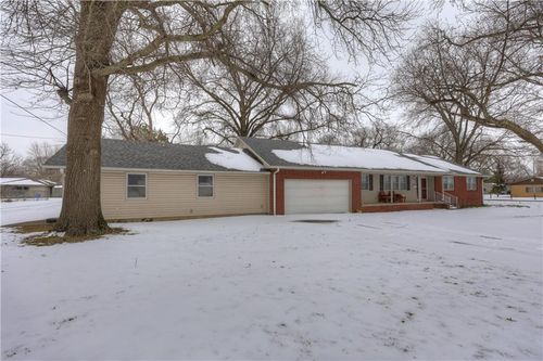 2002 N Michigan St, Pittsburg, KS, 66762-2927 | Card Image