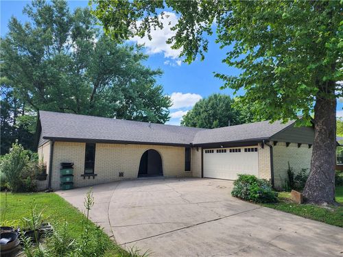 3055 N Loxley Ave, Fayetteville, AR, 72703-3640 | Card Image