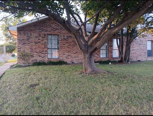 524 Stonehenge Dr, Grand Prairie, TX, 75052-5654 | Card Image