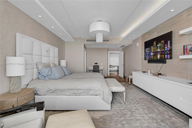 UNIT-1002S - 360 Ocean Dr, Condo with 4 bedrooms, 6 bathrooms and null parking in Key Biscayne FL | Image 27