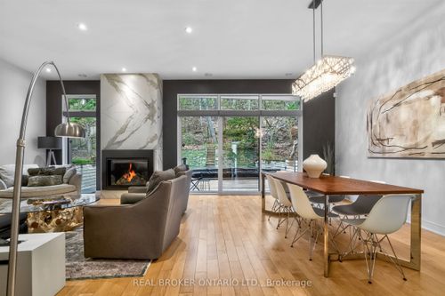 88 S Kingsway, Toronto, ON, M6S3T3 | Card Image