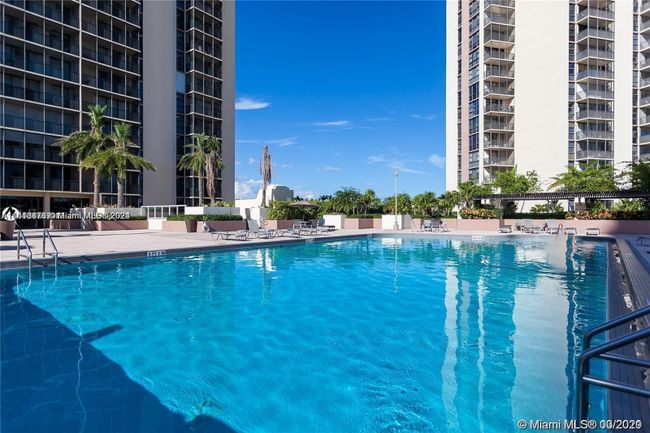 2539 - 20379 W Country Club Dr, Condo with 2 bedrooms, 2 bathrooms and null parking in Aventura FL | Image 26