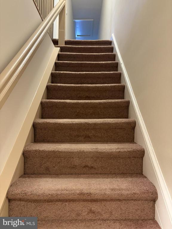 Residential Lease in LANSDOWNE 5