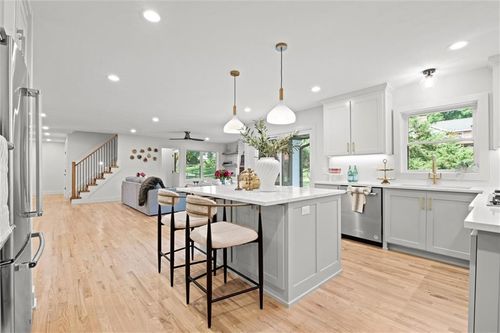 10314 Sagamore Ln, Leawood, KS, 66206-2655 | Card Image