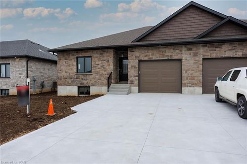 274 Queen St W, Atwood, ON, N0G1B0 | Card Image