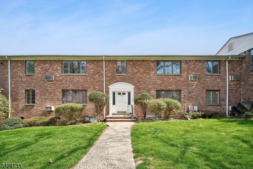 69 Troy Dr, Springfield, NJ, 07081-2065 | Card Image