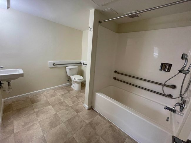 APT-105 - 10 Sentinel Ct, Condo with 2 bedrooms, 2 bathrooms and null parking in Manchester NH | Image 36