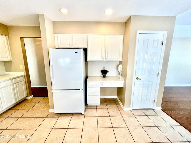 DESK/PANTRY AREA | Image 11