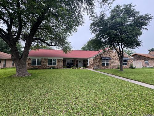 116 Bluebonnet Dr, Uvalde, TX, 78801-6302 | Card Image