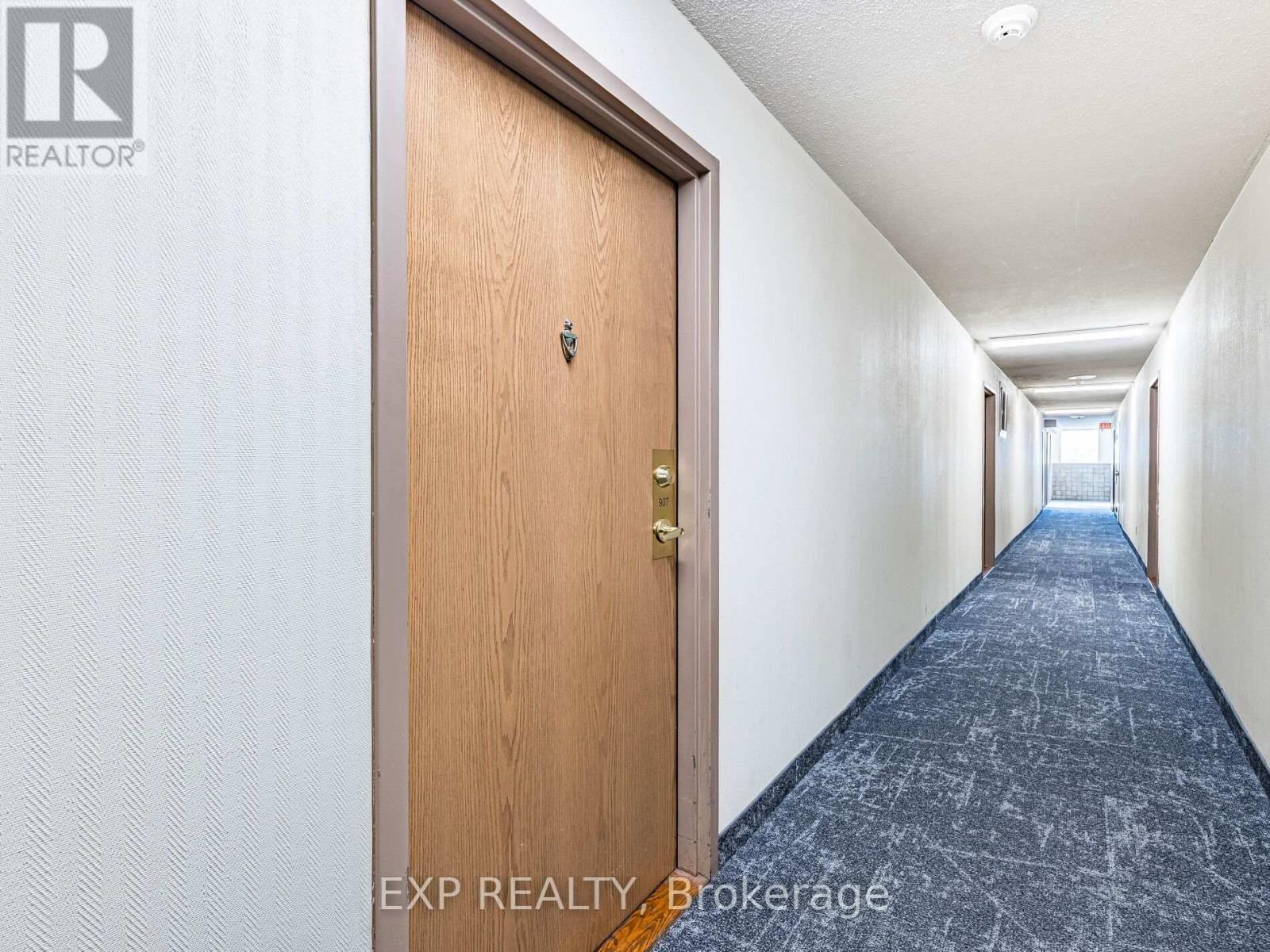 Residential in Mississauga (Cooksville) 4