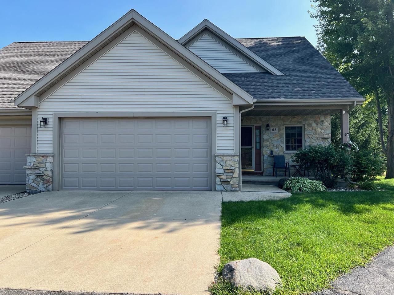 Hillside Cir, Fond Du Lac, WI 54937