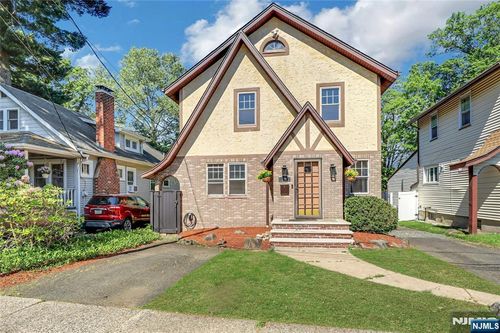 6 Colonial Ct, Dumont, NJ, 07628-2720 | Card Image