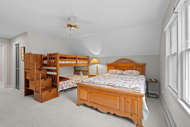 Upstairs Guest Room | Image 28