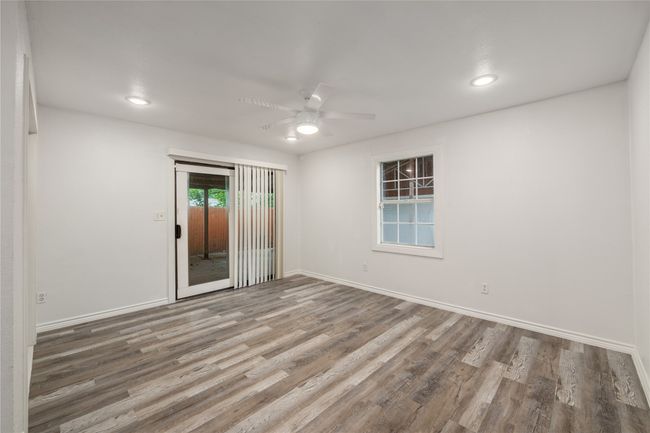 Unfurnished room featuring wood finished floors, baseboards, a ceiling fan, and recessed lighting | Image 10