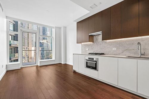 8-j-27-20 42nd Rd, Long Island City, NY, 11101-6796 | Card Image