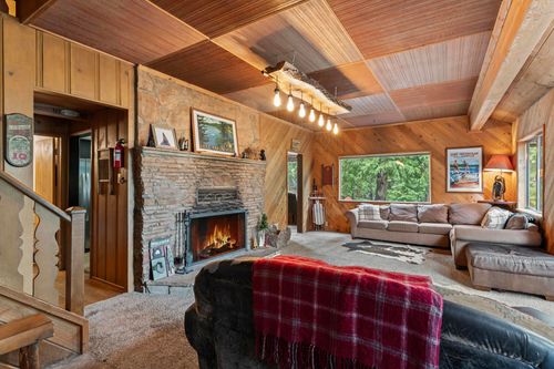109 Fremont Rd, Lake Arrowhead, CA, 92352 | Card Image