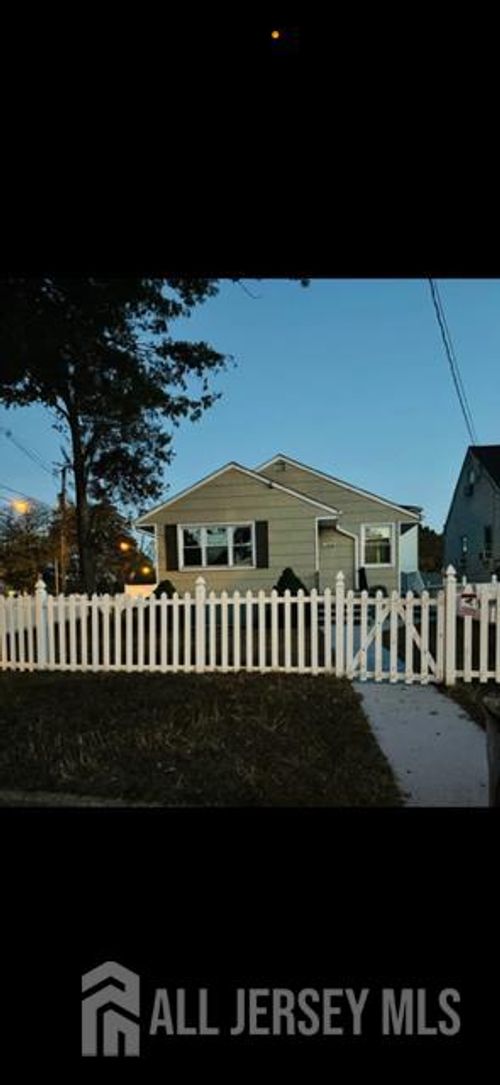 154 E 12th St, Linden, NJ, 07036-3311 | Card Image
