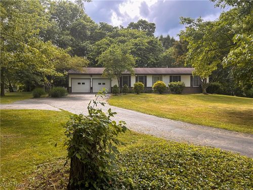 2055 Maple Dr, Columbiana, OH, 44408-9517 | Card Image