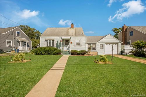 45 Birch Avenue E, Babylon, NY, 11735 | Card Image