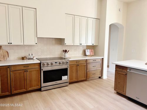 13940 N Bentwater Dr, Oro Valley, AZ, 85755-5882 | Card Image