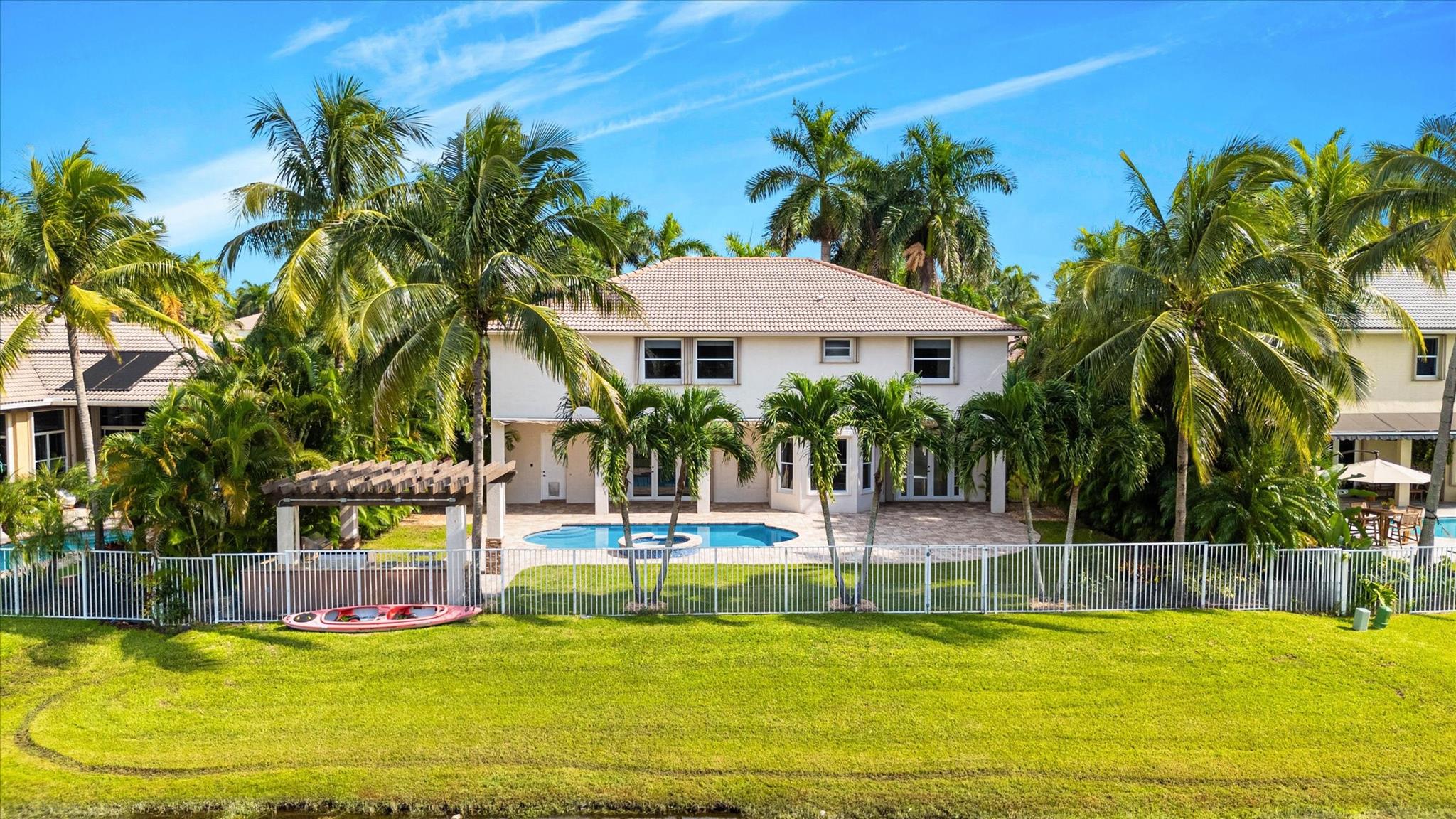 Victoria Pointe Cir, Weston, FL 33327