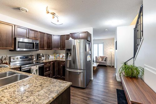75 Somerset Lane Se, Medicine Hat, AB, T1B0E7 | Card Image