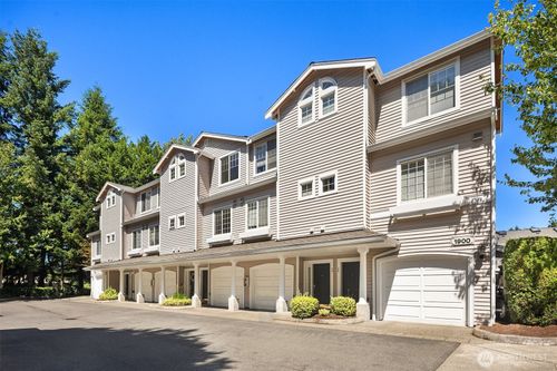 i-23-1900 132nd Ave Se, Bellevue, WA, 98005-3965 | Card Image