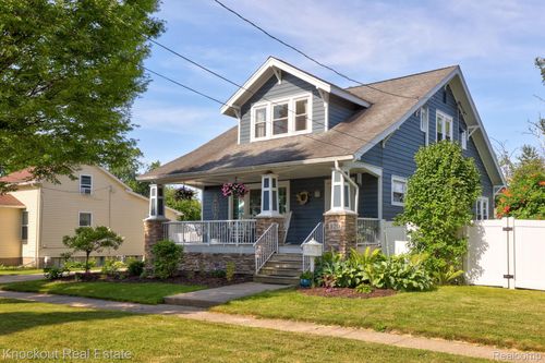 120 Parker St, Frankenmuth, MI, 48734-1707 | Card Image