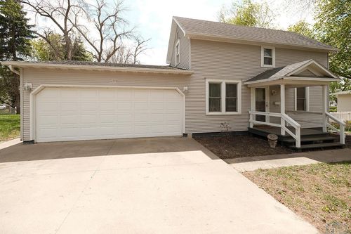 37 9th St Sw, Sioux Center, IA, 51250-1343 | Card Image