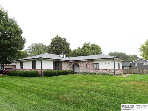 1913 E 16th St, Fremont, NE, 68025-3701 | Card Image