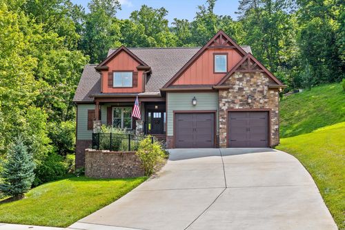 9795 Trestle Cir, Ooltewah, TN, 37363-1450 | Card Image