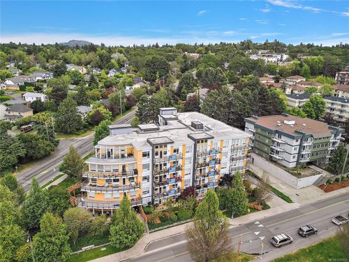 307-935 Cloverdale Ave, Saanich, BC, V8X2T4 | Card Image