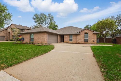 607 Indian Creek Dr, Trophy Club, TX, 76262-5632 | Card Image