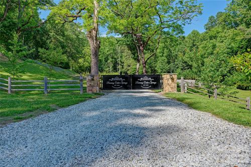 4017 Canada Rd, Tuckasegee, NC, 28783-9747 | Card Image