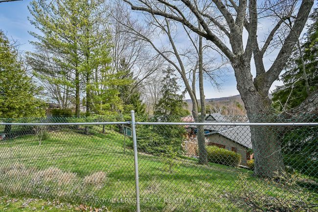 3 Talisman Crt, House other with 4 bedrooms, 2 bathrooms and 2 parking in Dundas ON | Image 33