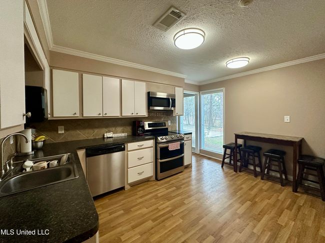 KITCHEN | Image 12