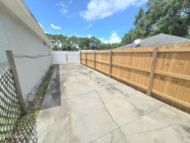 RV or boat parking behind gate | Image 18