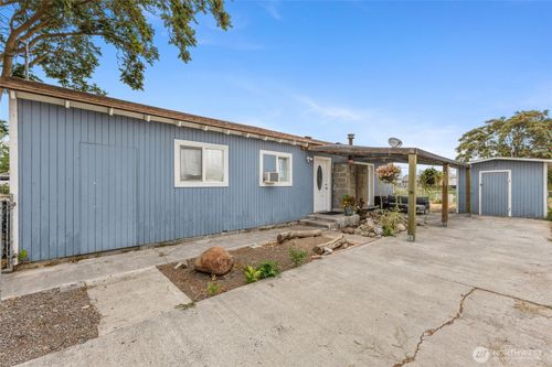 811 Winona St, Moses Lake, WA, 98837-2867 | Card Image
