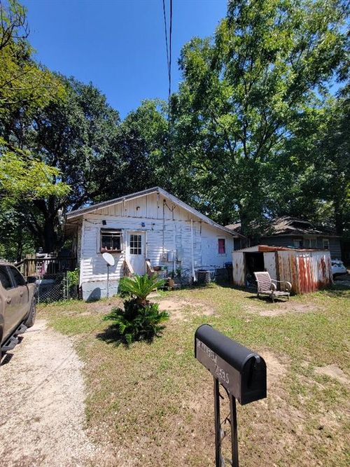 15 Gulf St, Chickasaw, AL, 36611-2524 | Card Image