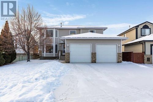 48 Stark Ave Se, Medicine Hat, AB, T1B4P7 | Card Image