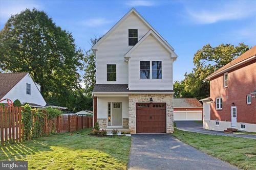 212 Chestnut St, NEWTOWN SQUARE, PA, 19073-3306 | Card Image