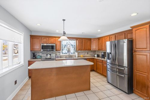 68 Crystal Beach Blvd, Moriches, NY, 11955-1904 | Card Image