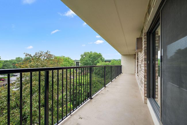APT-409 - 10411 Cedar Lake Rd, Condo with 2 bedrooms, 2 bathrooms and null parking in Minnetonka MN | Image 12