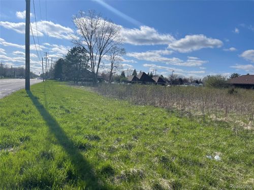 000 Walli Strasse Dr, Burton, MI, 48509 | Card Image