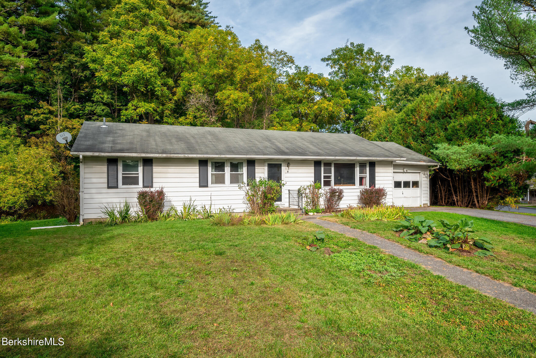 Thornliebank Rd, Williamstown, MA 01267